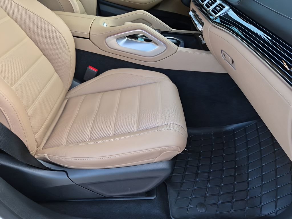 Used 2026 Mercedes-Benz GLS 580 4MATIC image 16