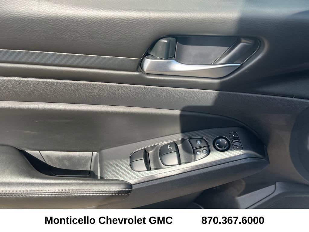 Used 2024 Nissan Altima 2.5 SV image 10