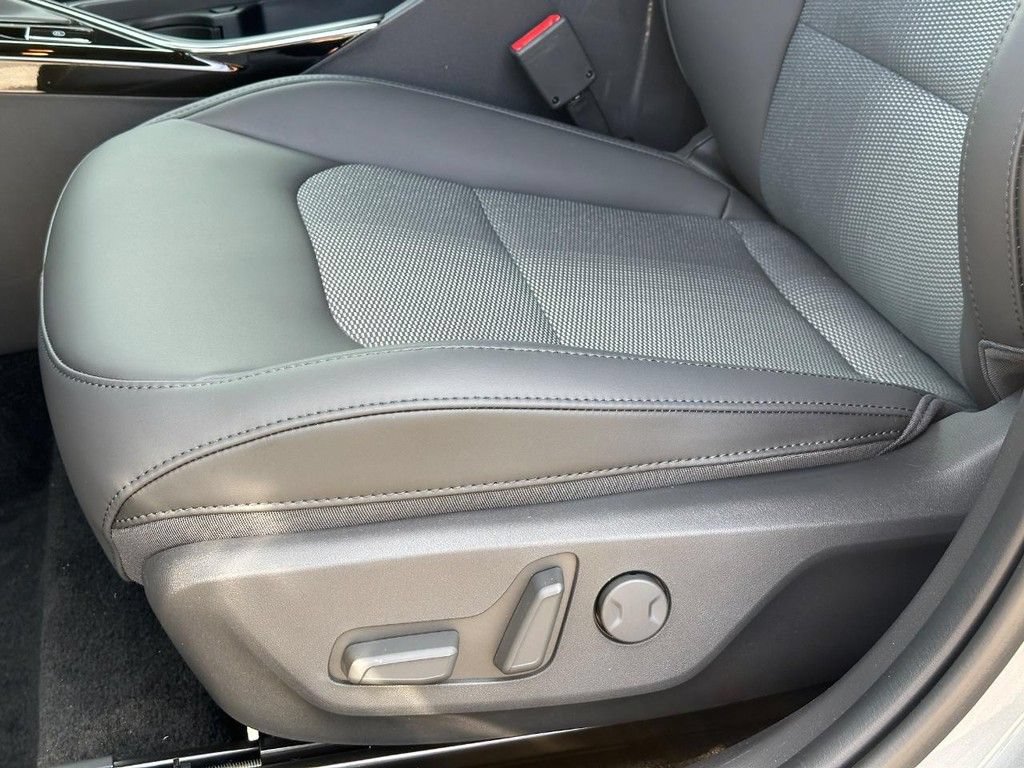 New 2026 Kia Niro EX FWD image 18