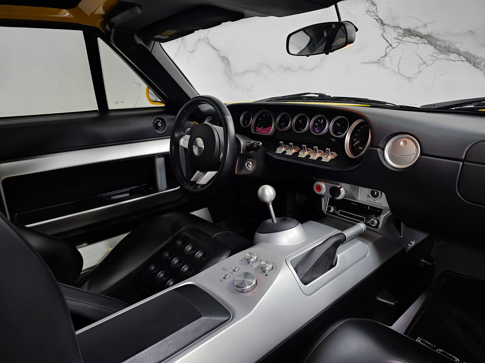 Used 2005 Ford GT RWD image 23