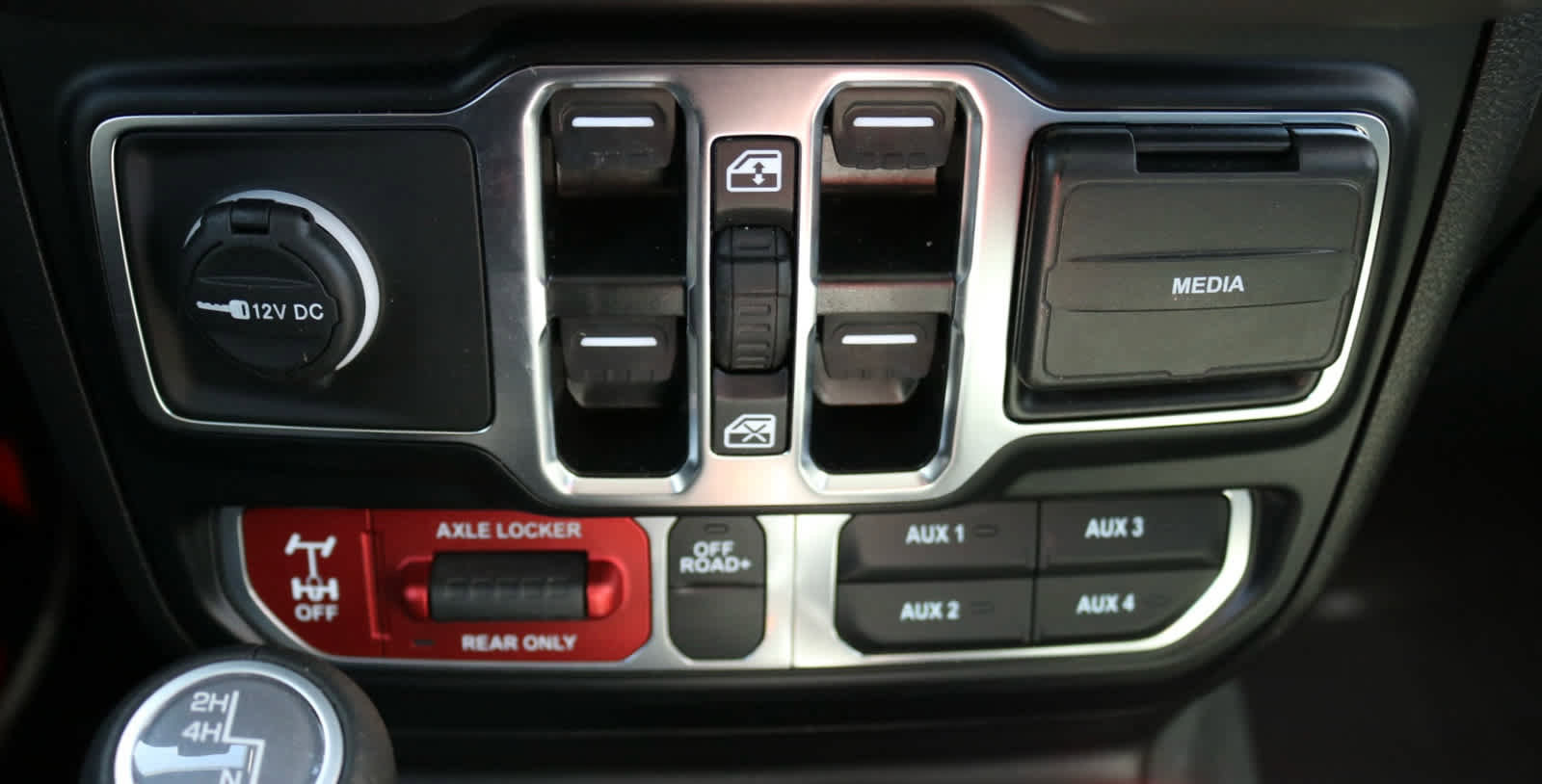 Used 2024 Jeep Gladiator Mojave w/ Technology Group AWD/4WD image 20