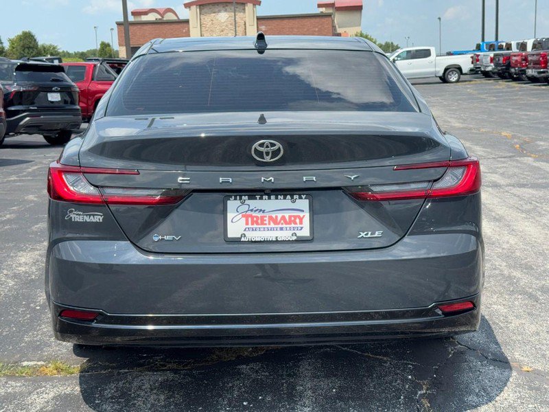 Used 2025 Toyota Camry XLE FWD image 4
