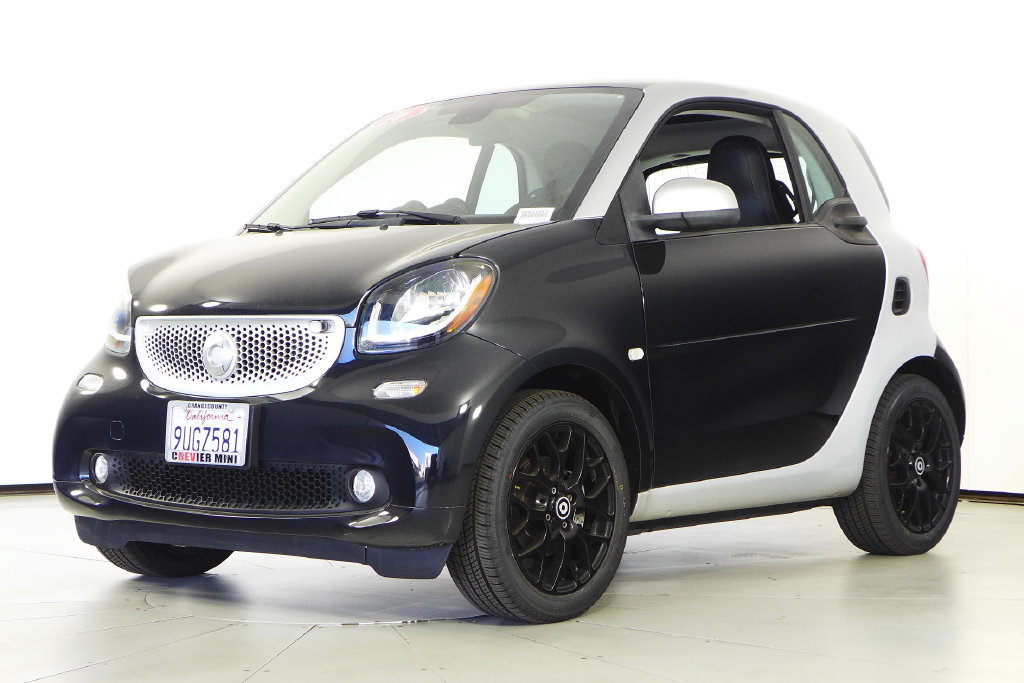 Used 2016 smart fortwo Proxy RWD image 2