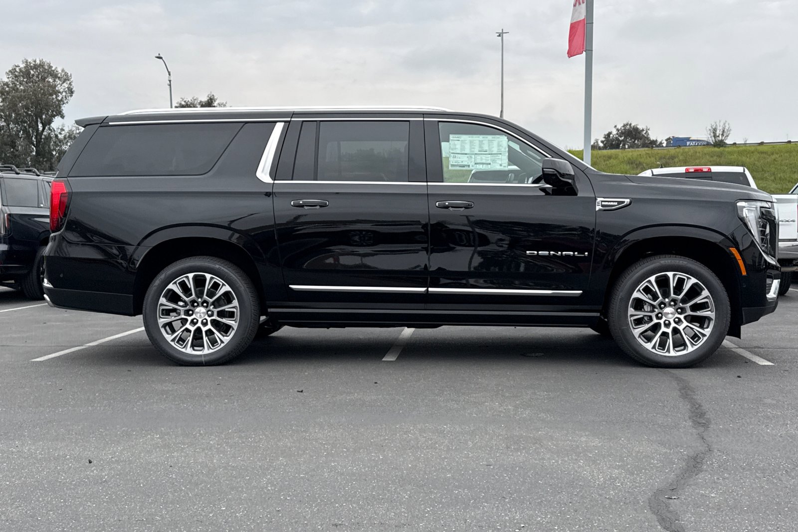 New 2026 GMC Yukon XL Denali w/ Denali Reserve Package image 3