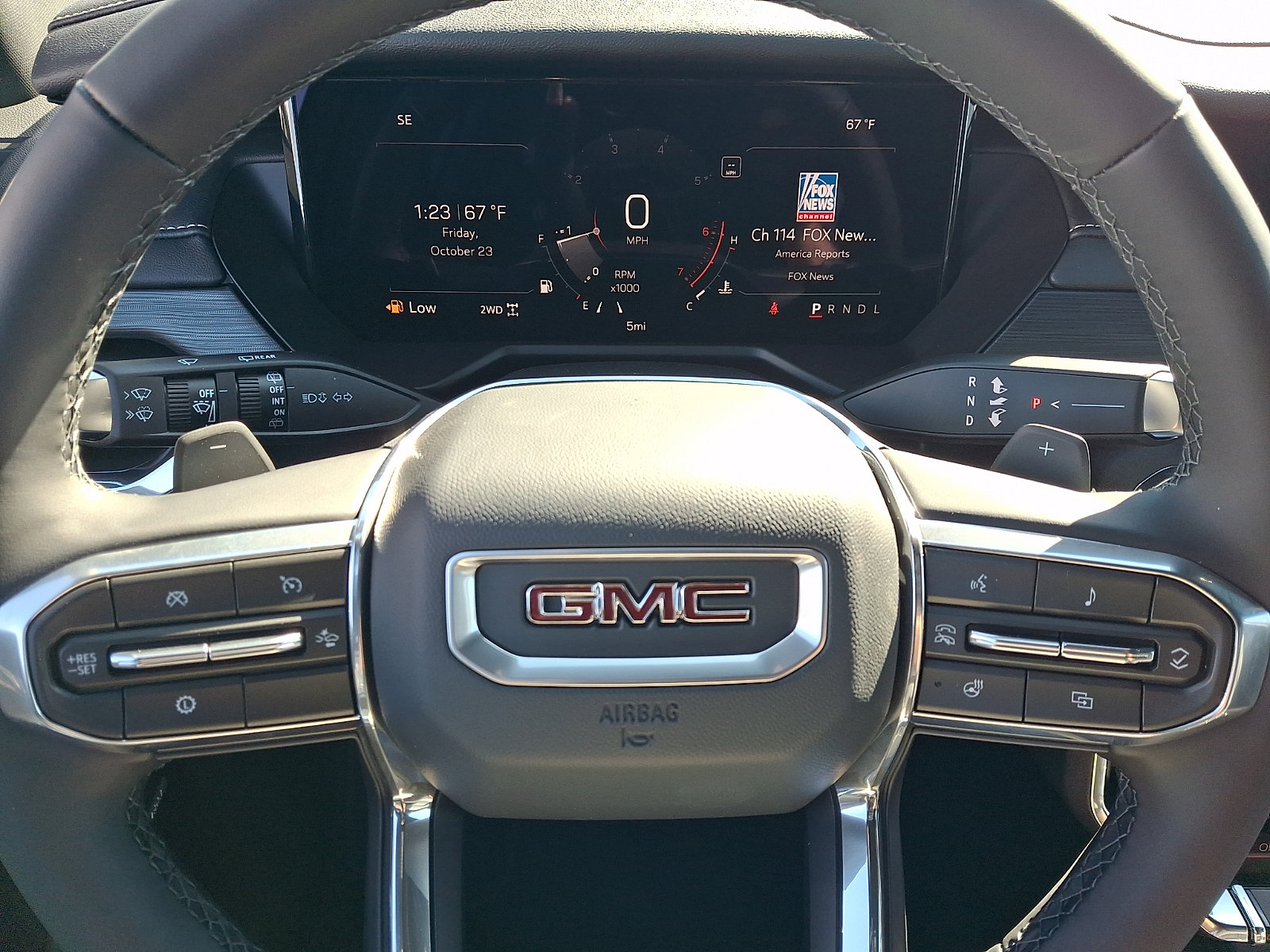 New 2027 GMC Acadia Elevation w/ Elevation Premium Package AWD/4WD image 10
