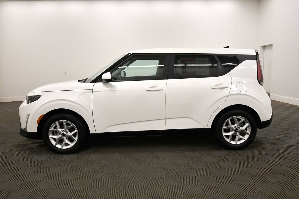 Certified 2025 Kia Soul LX FWD image 4