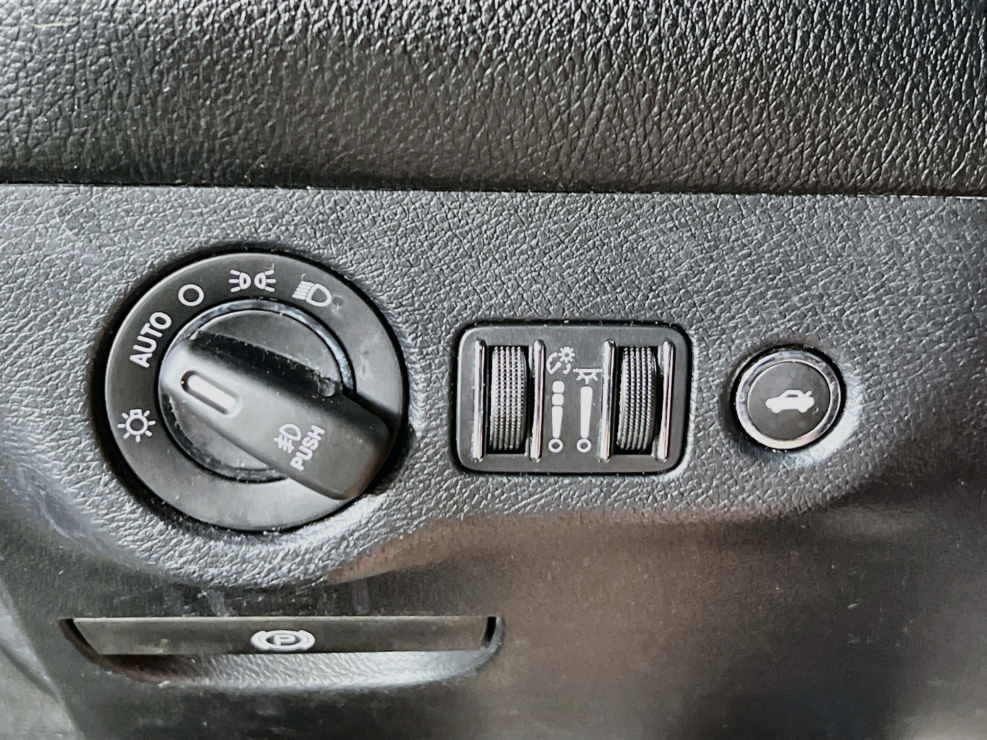 Used 2018 Dodge Challenger R/T w/ Blacktop Package RWD image 9