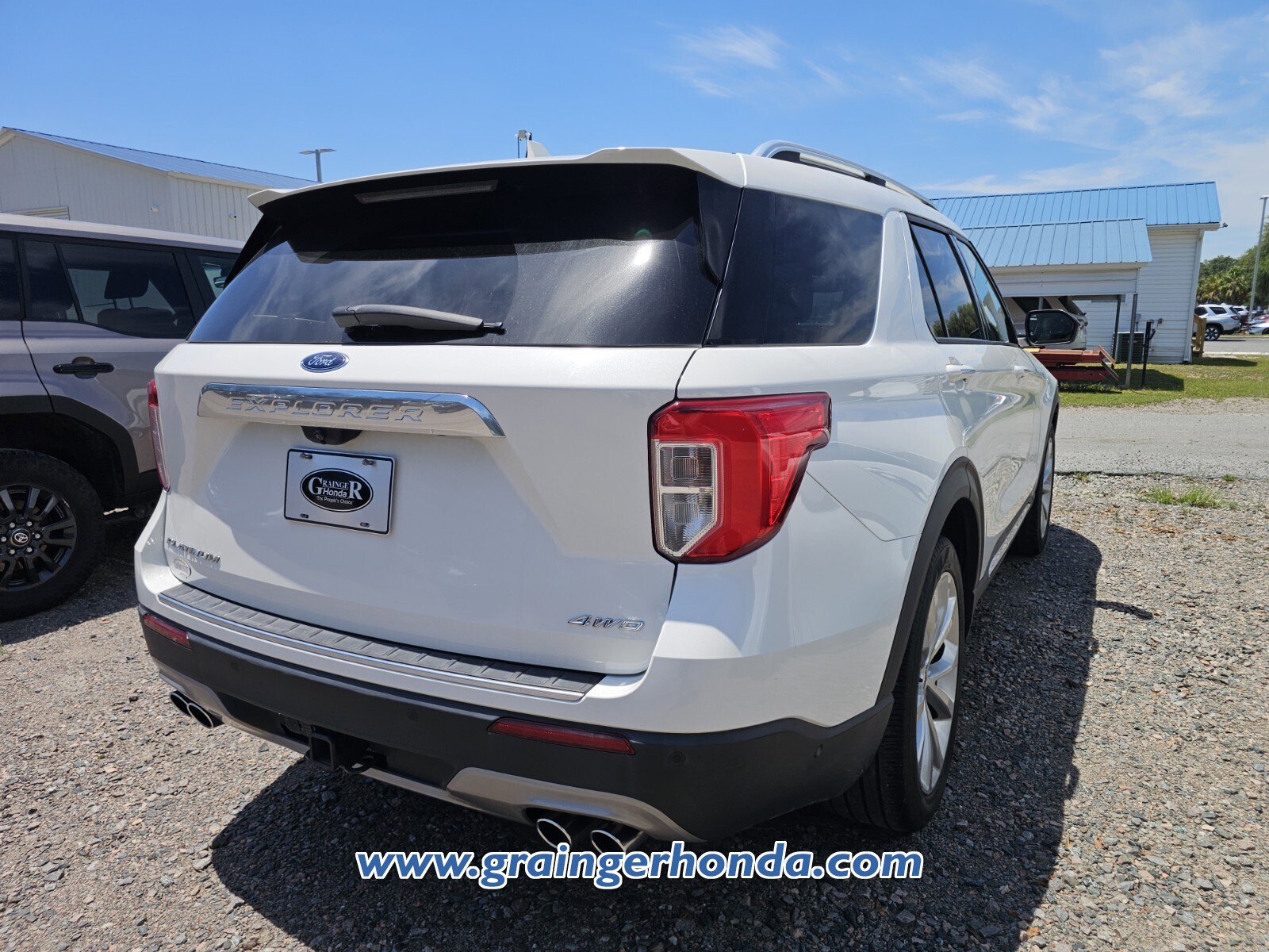 Used 2022 Ford Explorer Platinum w/ Equipment Group 601A AWD/4WD image 7