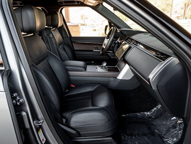 Used 2025 Land Rover Range Rover Long Wheelbase Autobiography image 29