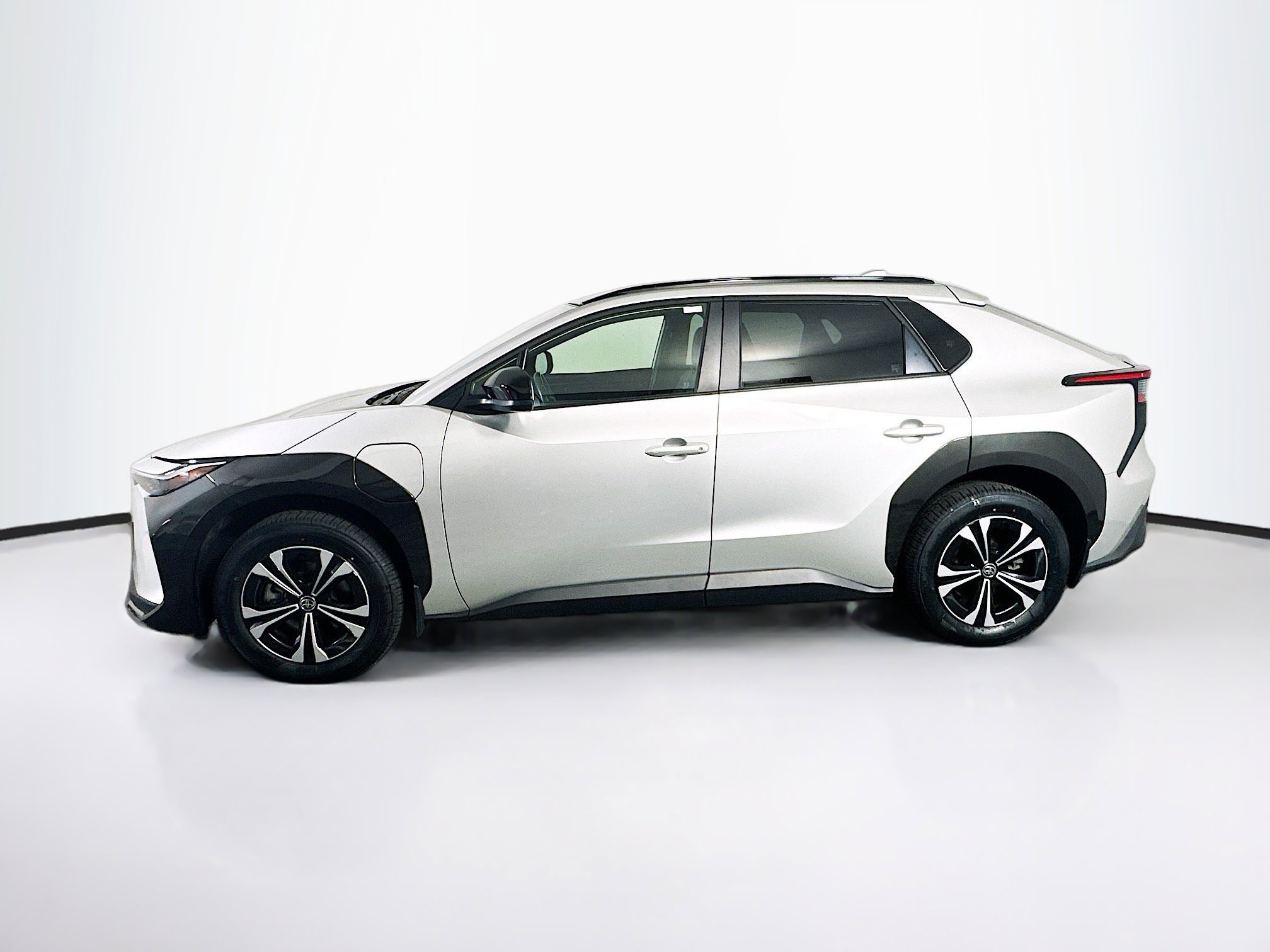 Used 2023 Toyota bZ4X XLE AWD/4WD image 4