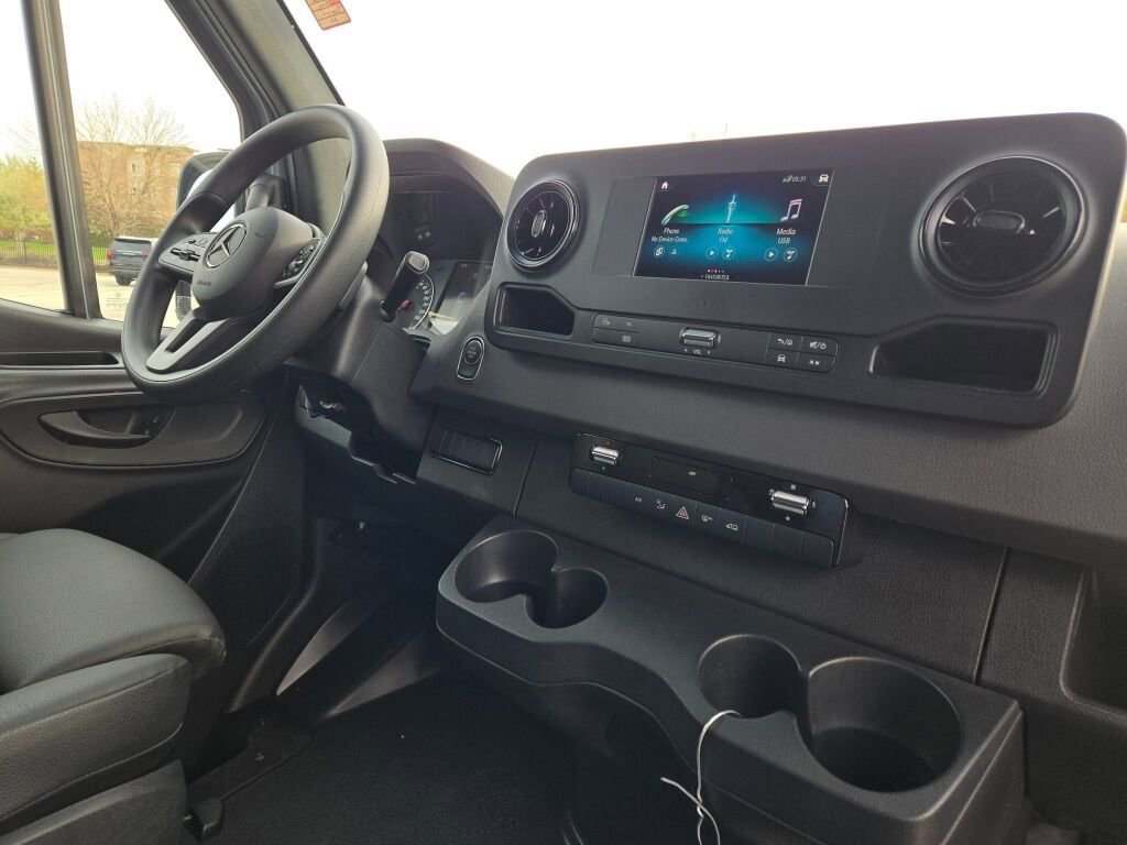 Used 2023 Mercedes-Benz Sprinter 2500 image 9