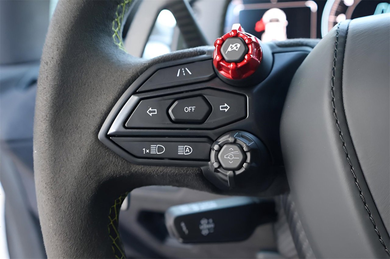 Used 2025 Lamborghini Revuelto image 19