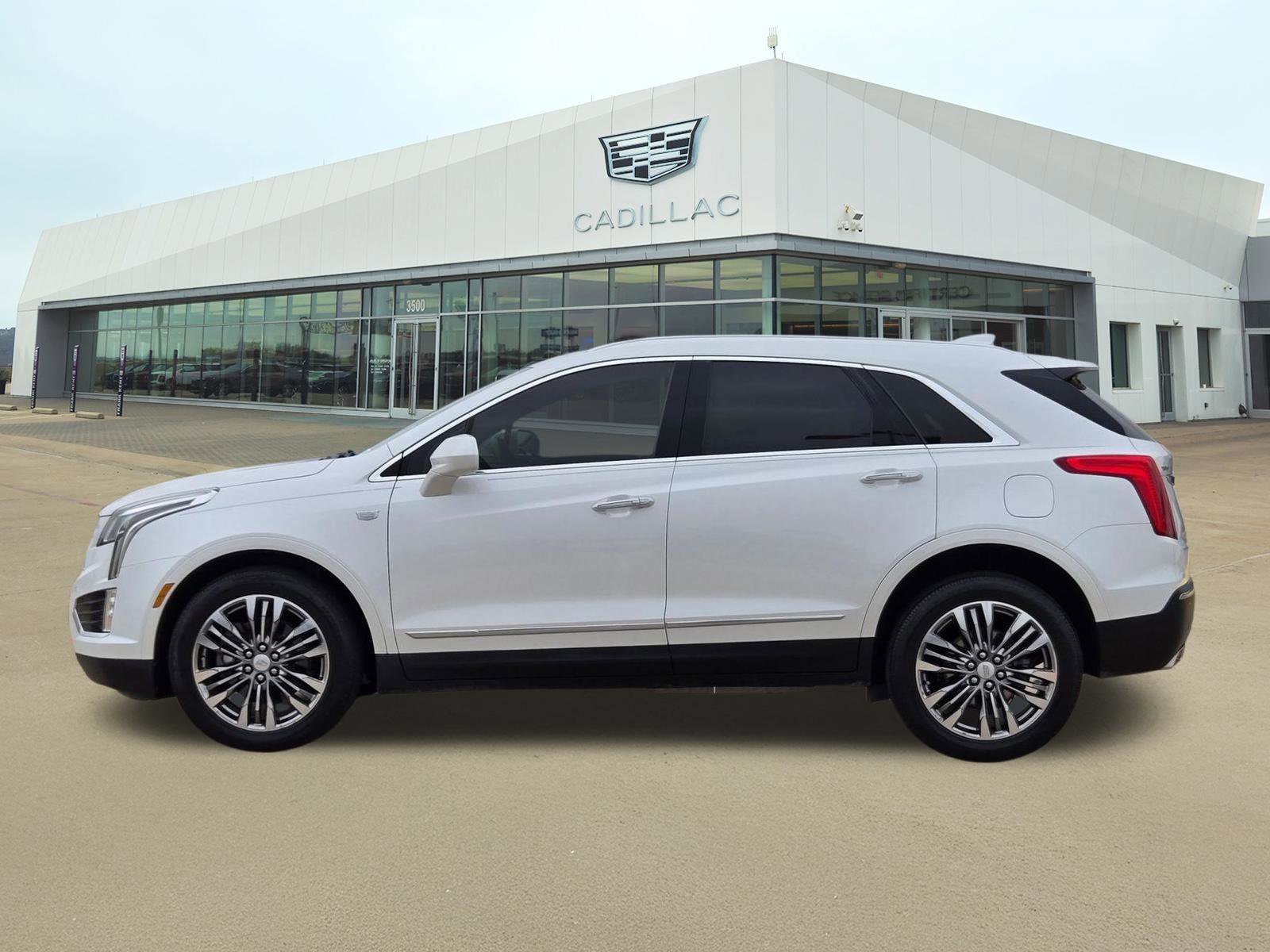 Used 2017 Cadillac XT5 Premium Luxury FWD image 3