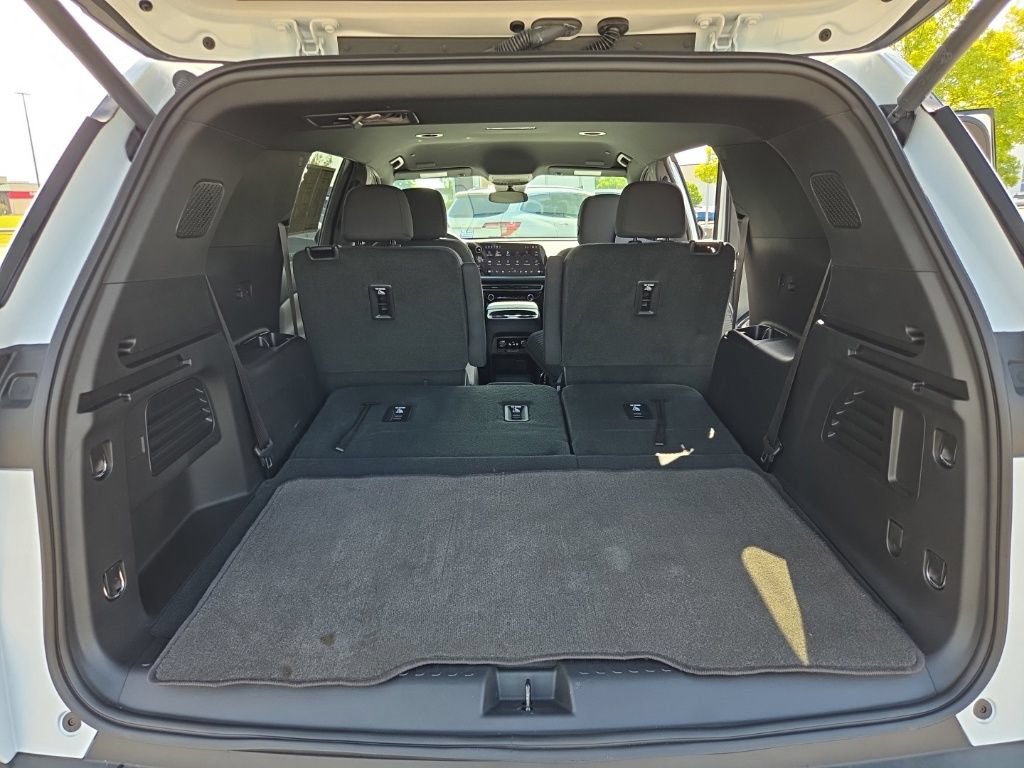 Used 2025 Chevrolet Traverse LT w/ Driver Confidence Package FWD image 28