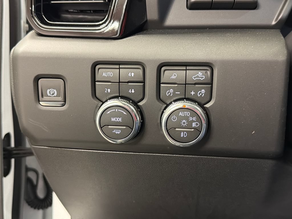 New 2026 GMC Sierra 2500 AT4 w/ Technology Package AWD/4WD image 30