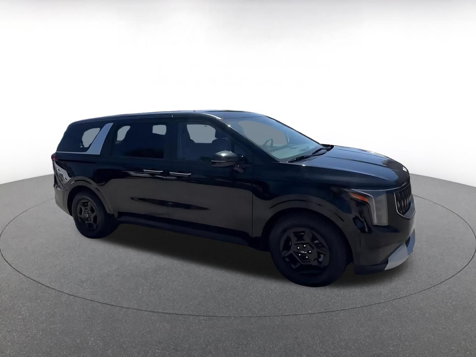 Used 2026 Kia Carnival FWD image 2