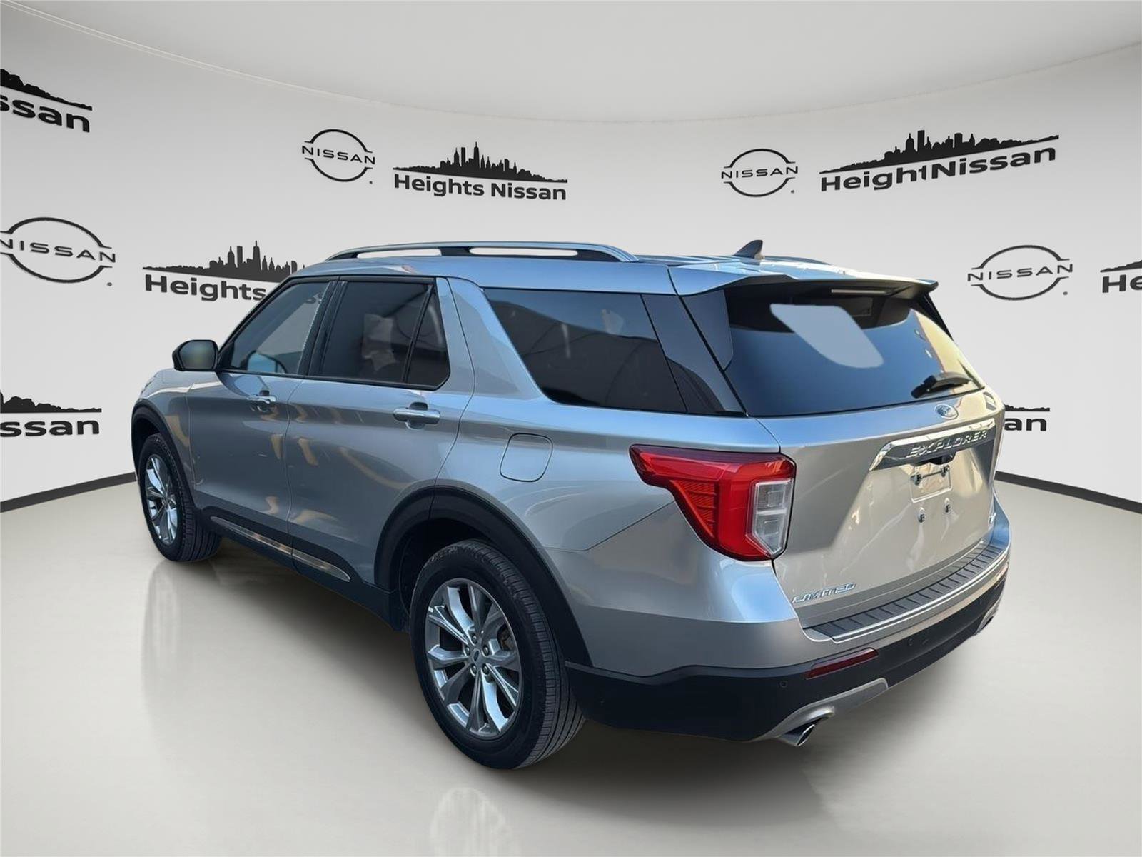 Used 2023 Ford Explorer Limited image 6