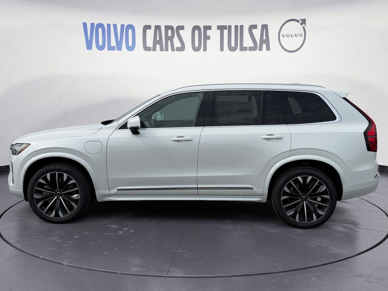 New 2026 Volvo XC90 T8 Core w/ Protection Package Premier AWD/4WD image 2