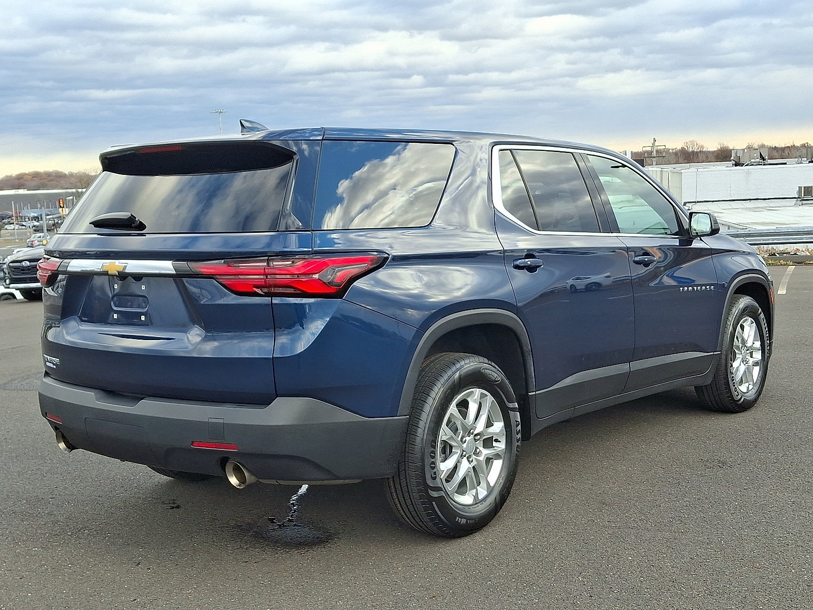 Certified 2023 Chevrolet Traverse LS image 6