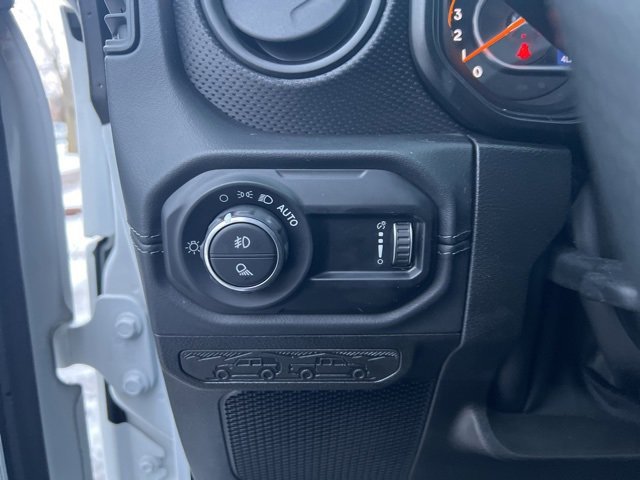 Used 2024 Jeep Gladiator Mojave w/ Technology Group image 5