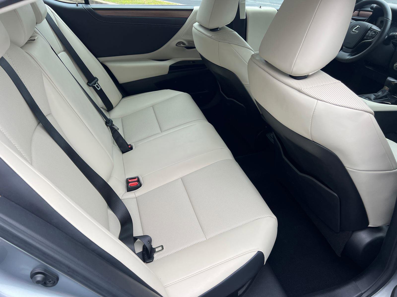 Certified 2025 Lexus ES 300h w/ Premium Package image 16