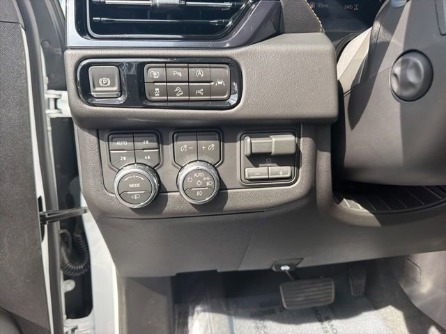 Used 2026 GMC Yukon AT4 w/ AT4 Premium Plus Package AWD/4WD image 13
