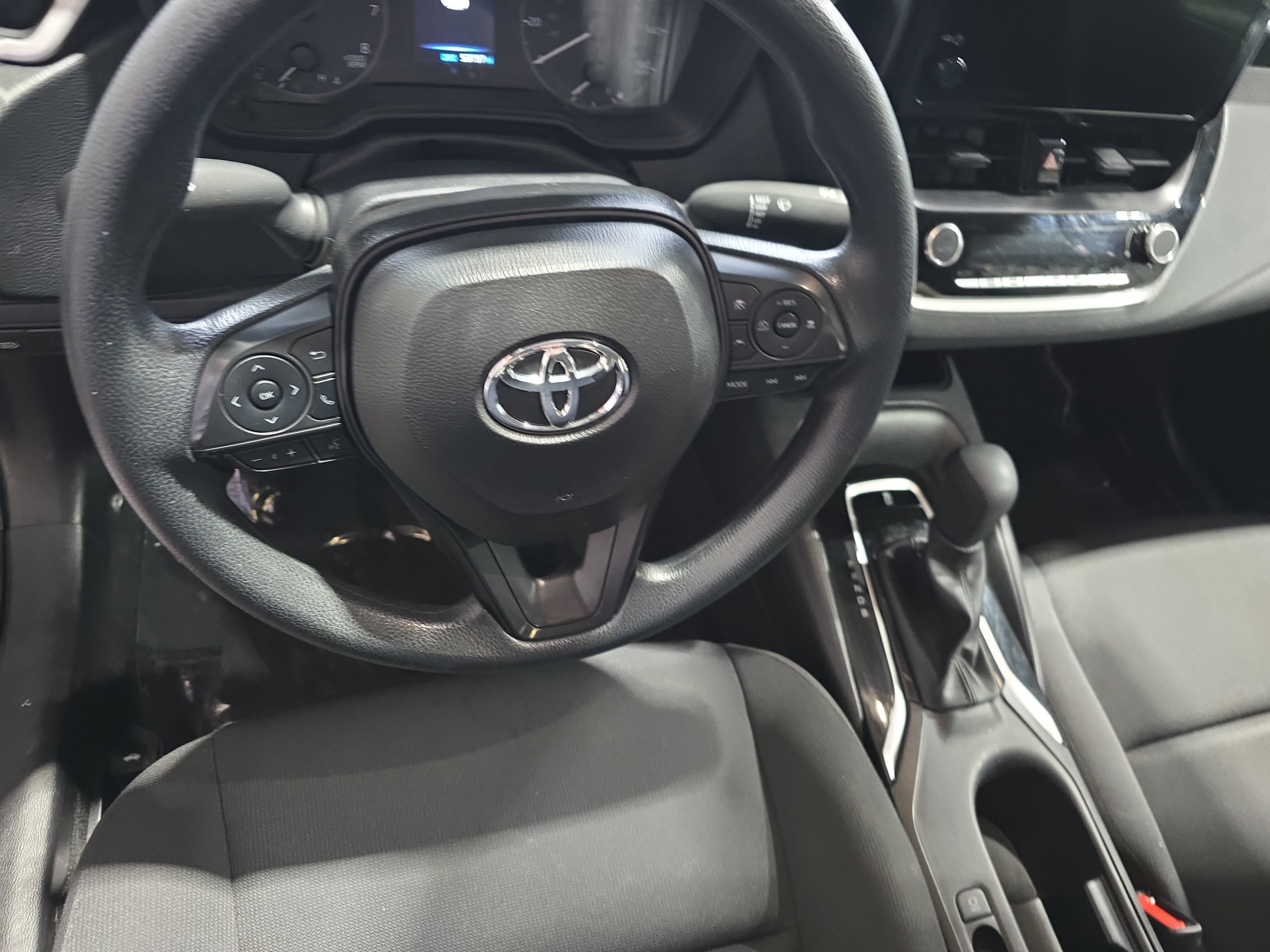 Used 2025 Toyota Corolla LE FWD image 16