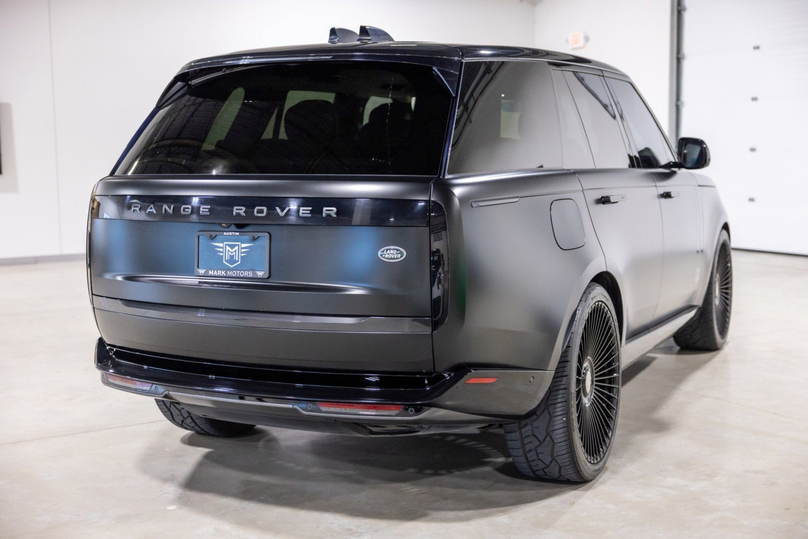 Used 2023 Land Rover Range Rover SE image 9