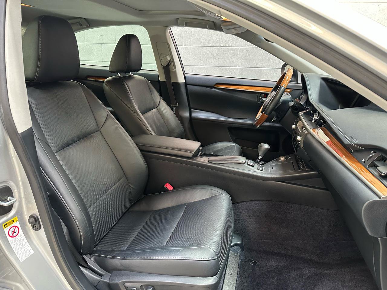 Used 2013 Lexus ES 300h w/ Luxury Pkg FWD image 9
