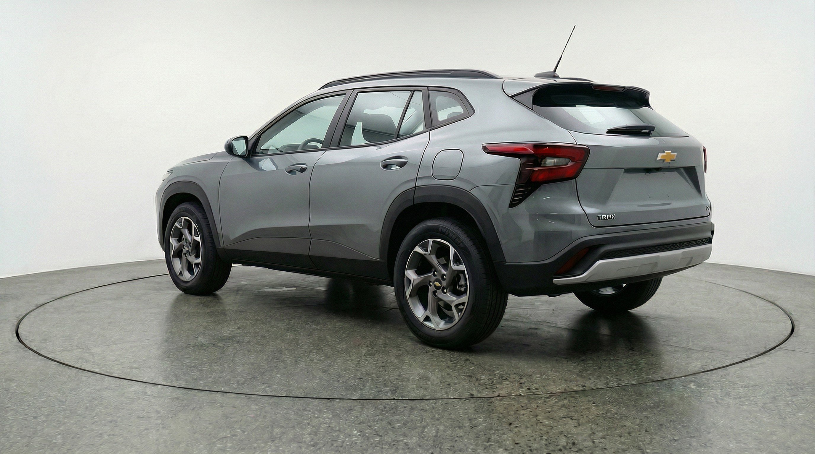 Used 2025 Chevrolet Trax LT w/ LT Convenience Package image 6