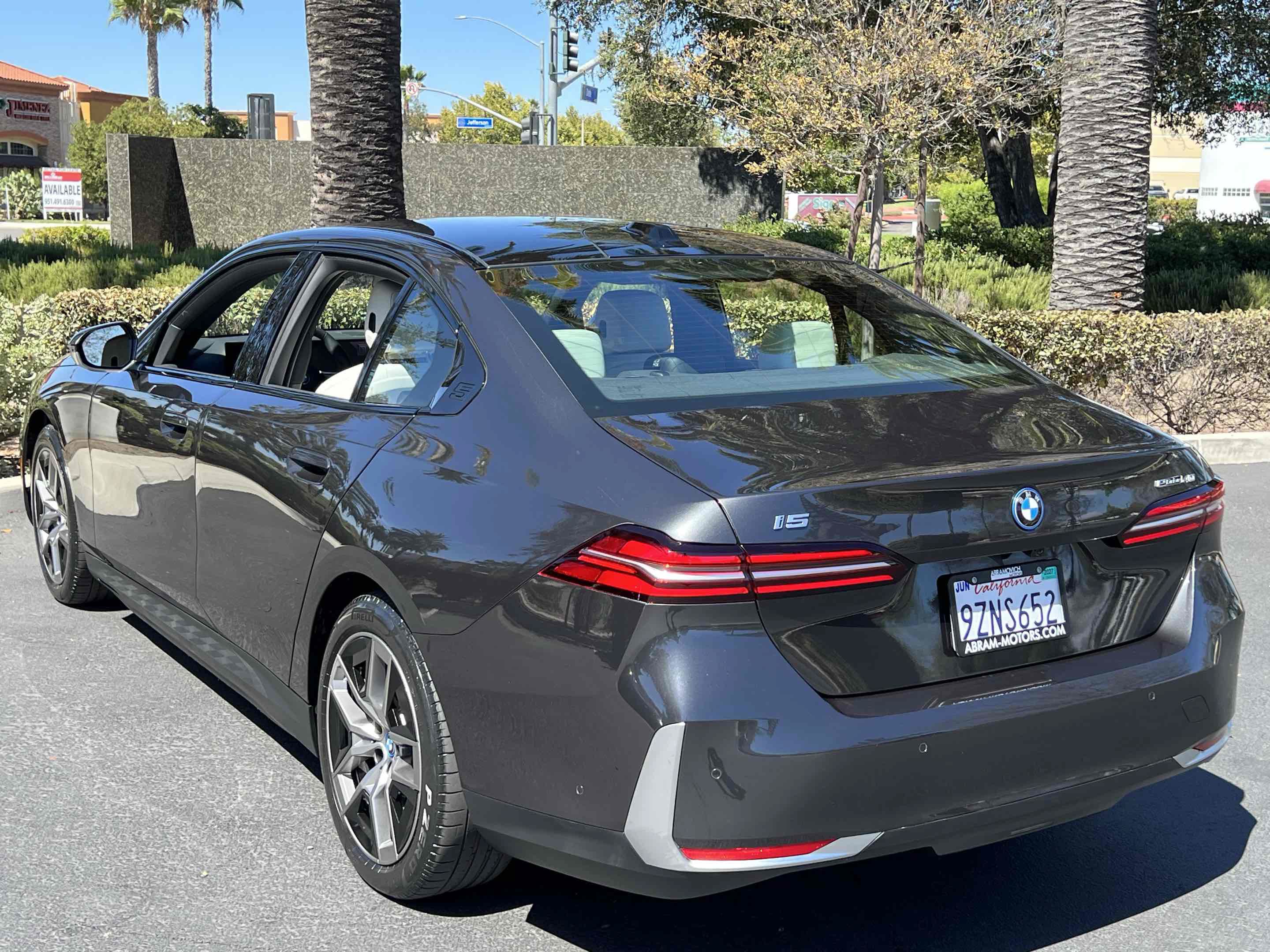 Used 2024 BMW i5 eDrive40i RWD image 2