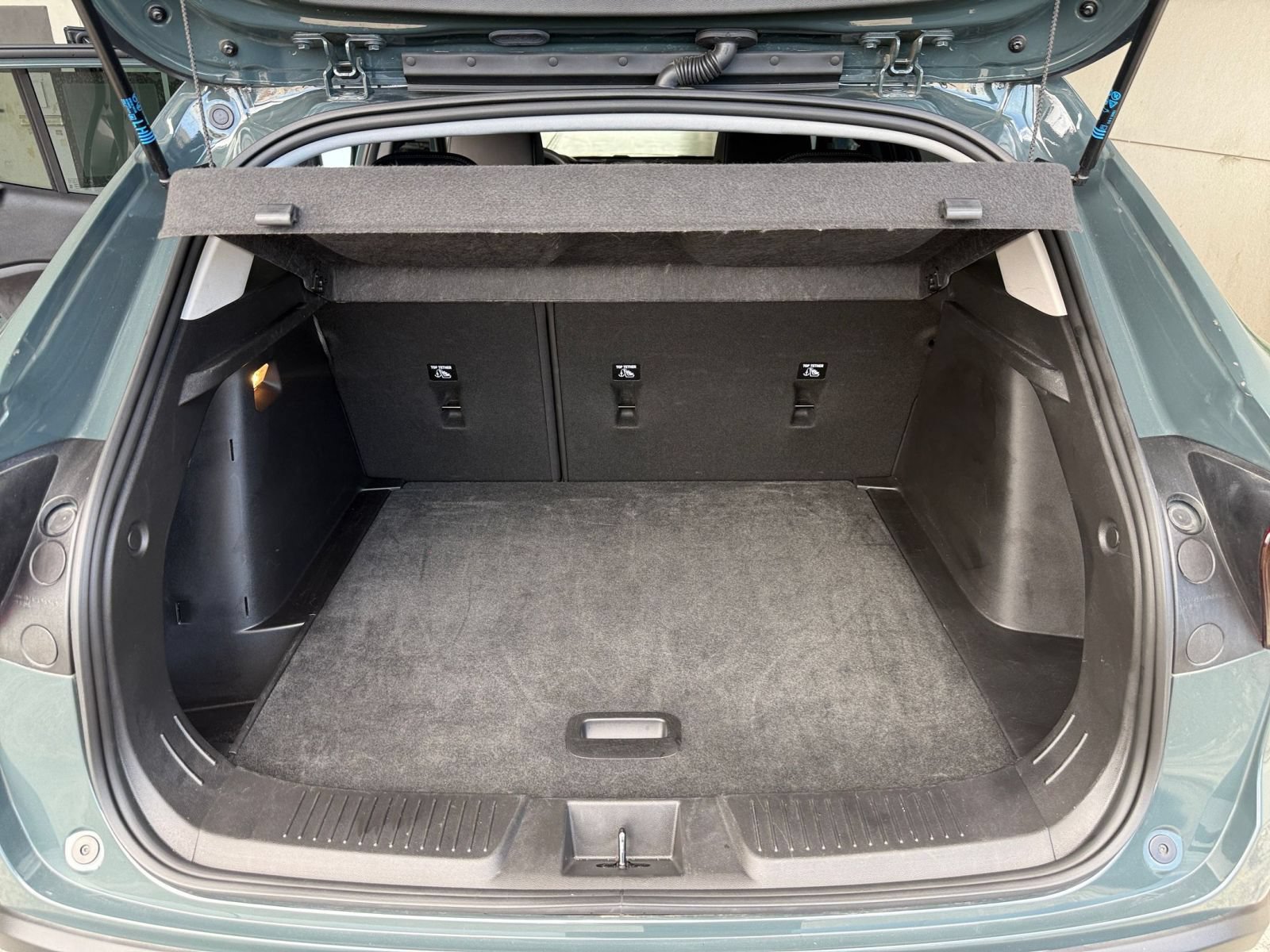 Used 2025 Chevrolet Trax LT FWD image 52