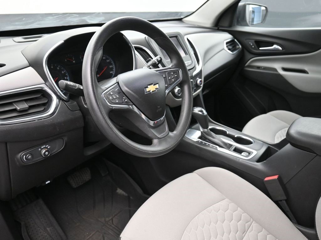 Used 2020 Chevrolet Equinox LS w/ LS Convenience Package image 16