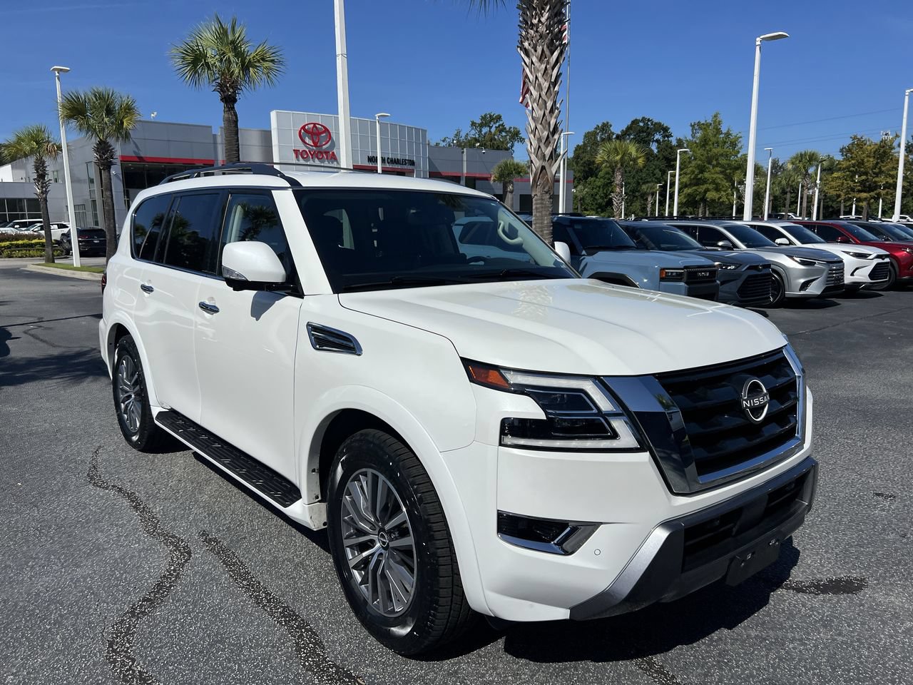 Used 2023 Nissan Armada SL w/ Captain's Chairs Package AWD/4WD image 2