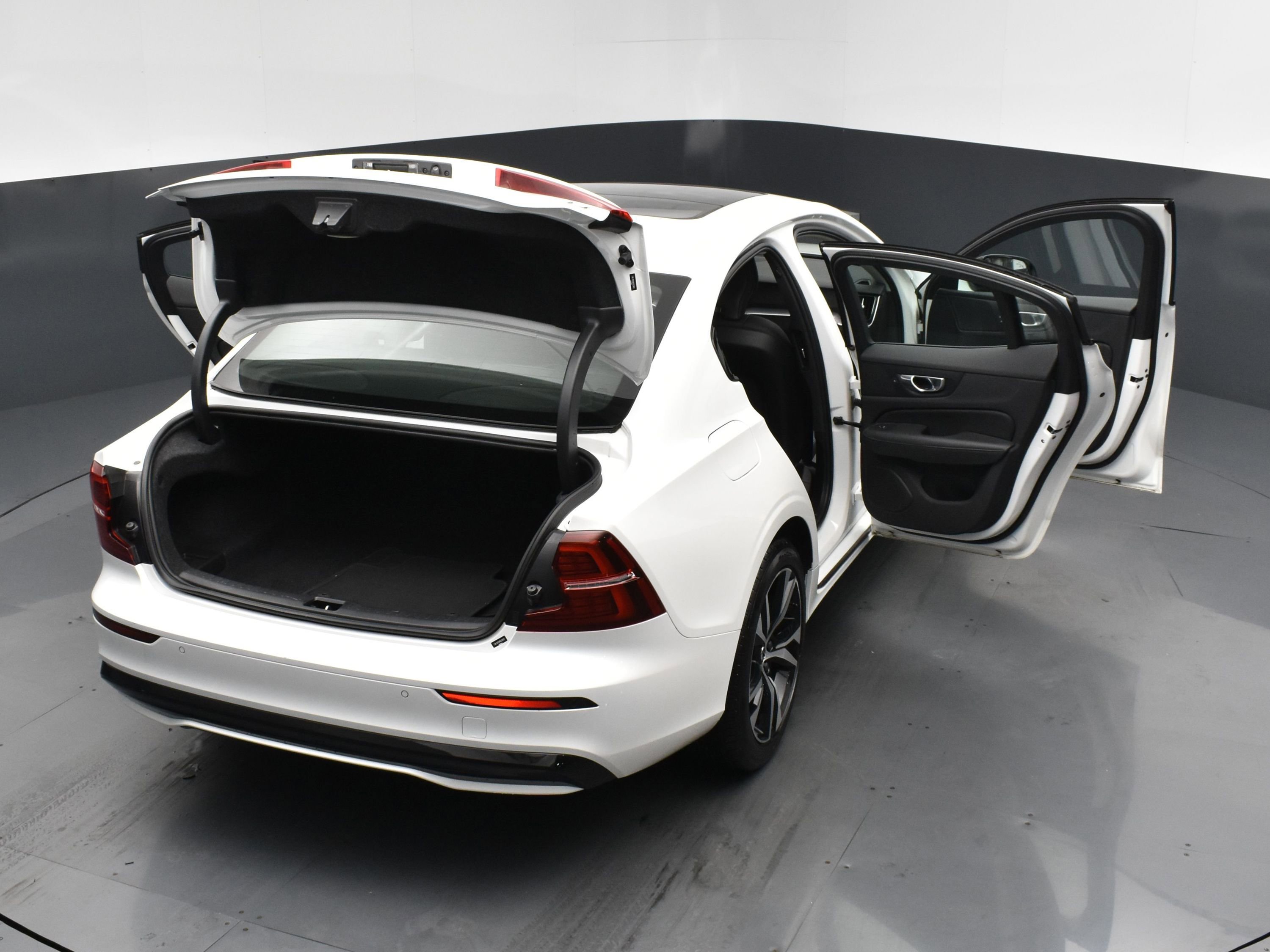 Used 2024 Volvo S60 B5 Core image 27