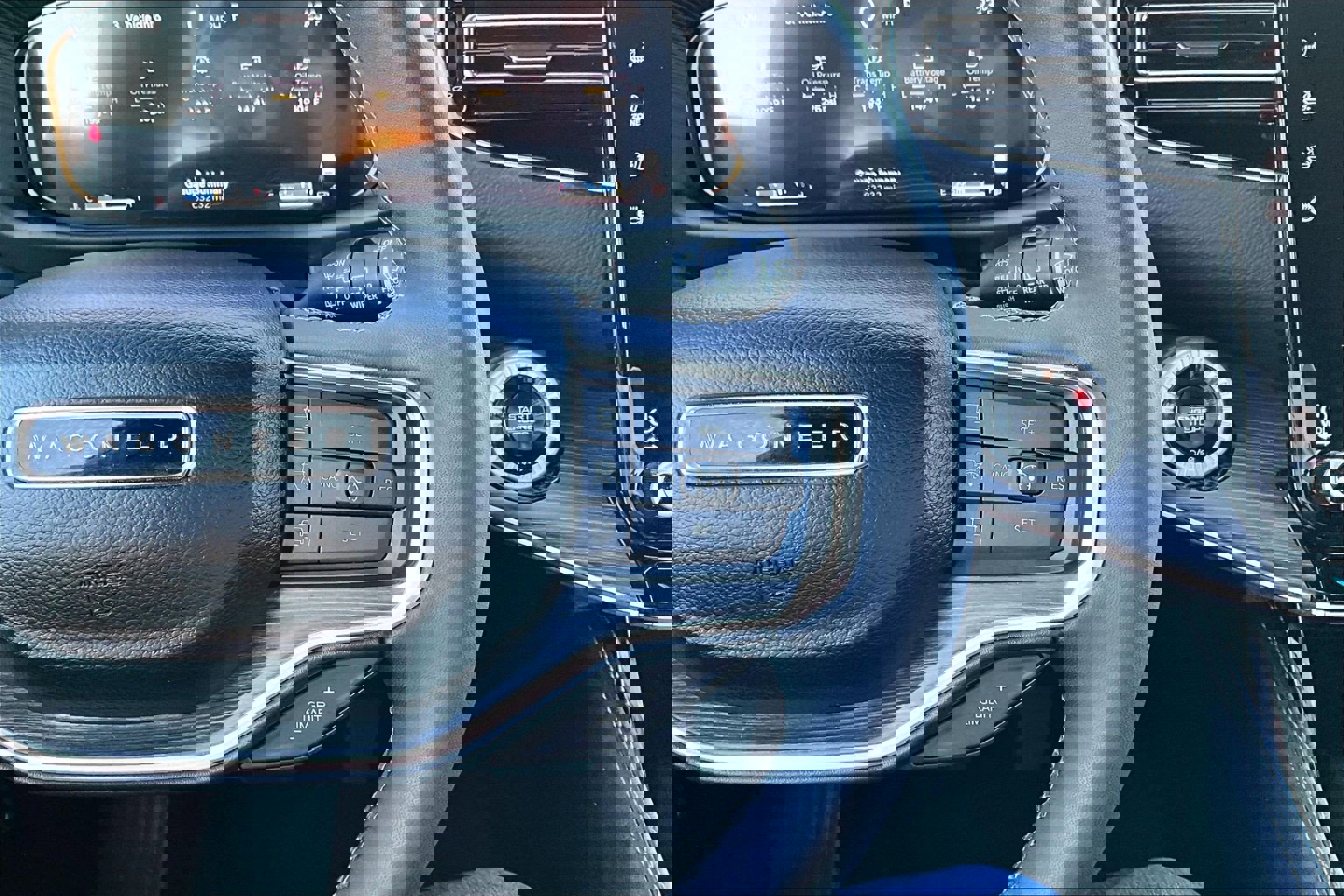 Used 2024 Jeep Wagoneer L Series II image 12