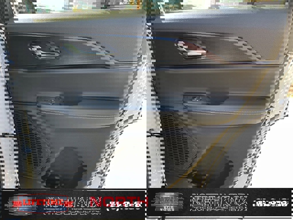 New 2025 Jeep Grand Cherokee Altitude image 25