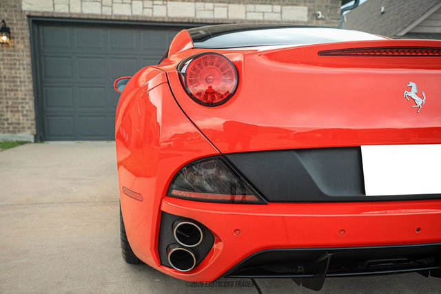 Used 2012 Ferrari California RWD image 65