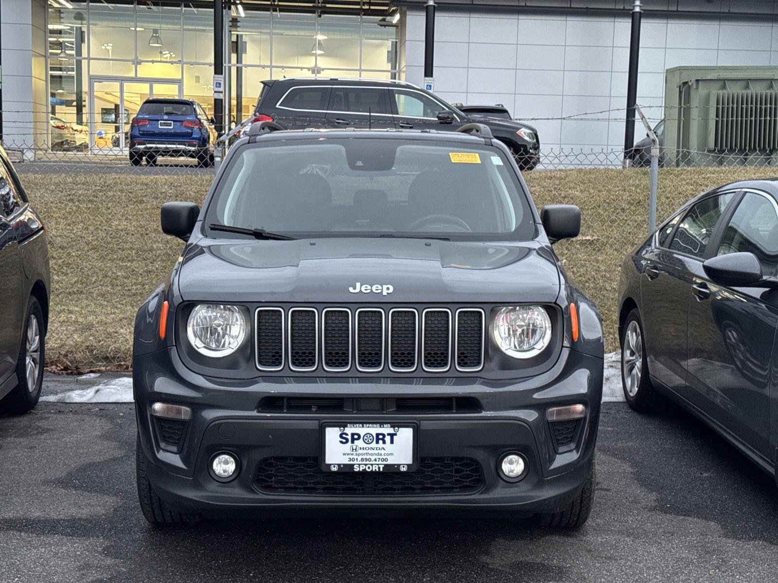 Used 2022 Jeep Renegade Latitude image 2