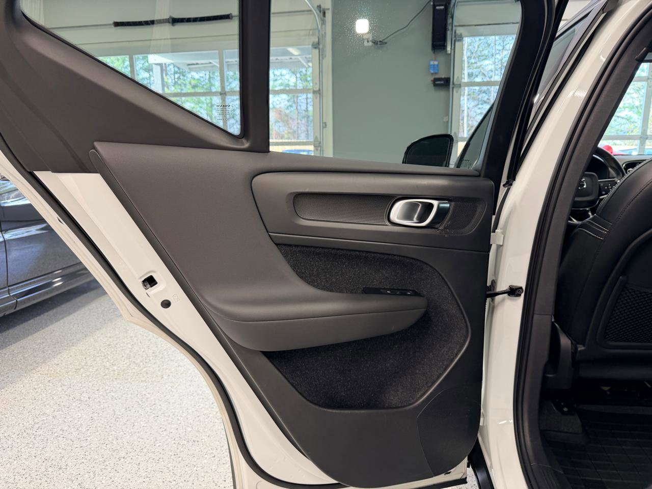 Used 2021 Volvo XC40 T4 R-Design w/ Advanced Package image 21