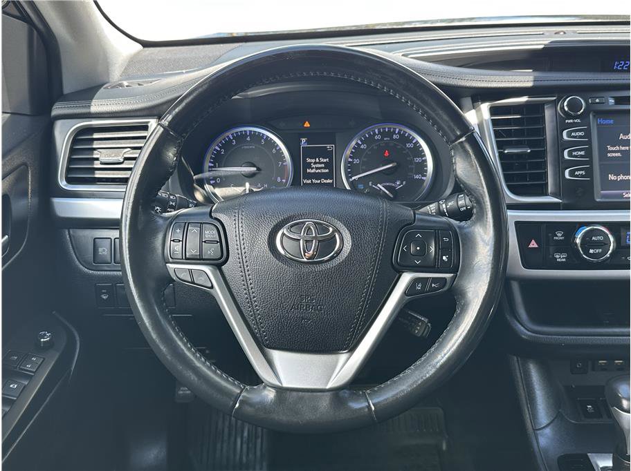 Used 2019 Toyota Highlander SE w/ Nightshade Edition AWD/4WD image 21
