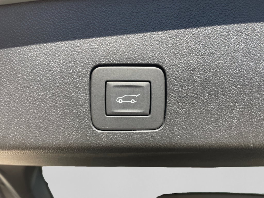 Certified 2023 Buick Encore GX Select w/ Sport Touring Package FWD image 33