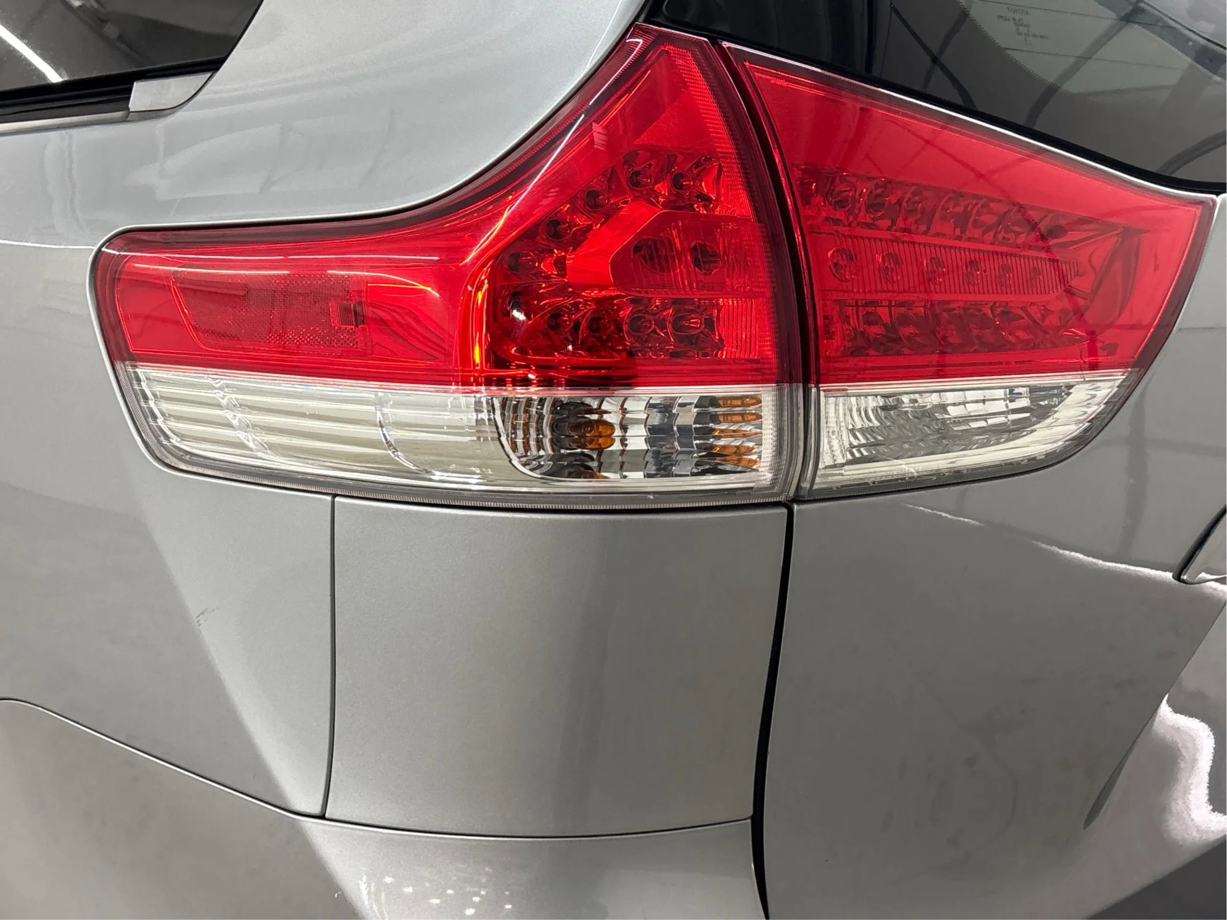 Used 2014 Toyota Sienna XLE image 34