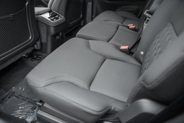 New 2026 Volvo XC90 B6 Plus w/ Protection Package Premier image 32