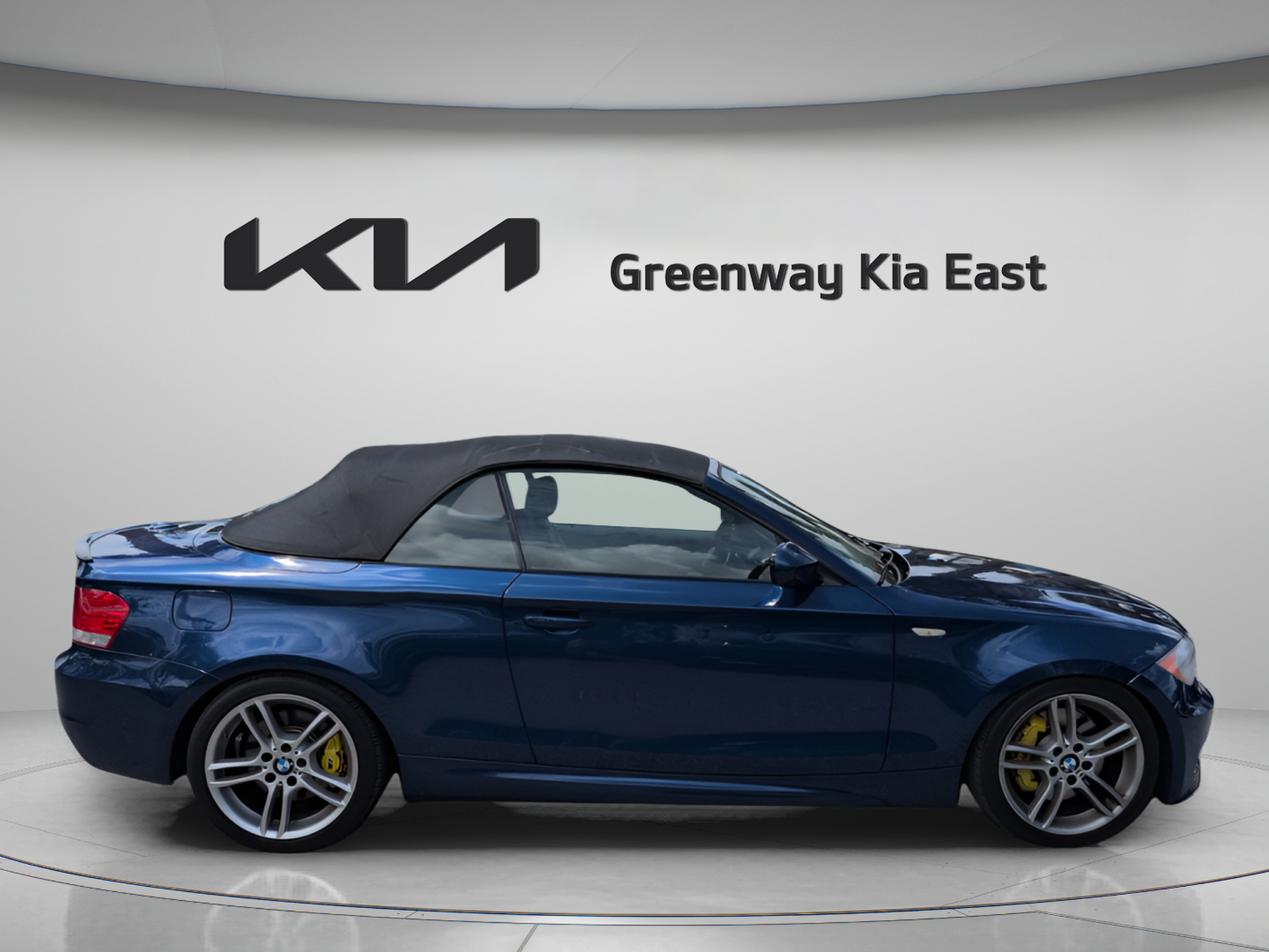Used 2011 BMW 135i Convertible w/ Premium Pkg RWD image 4