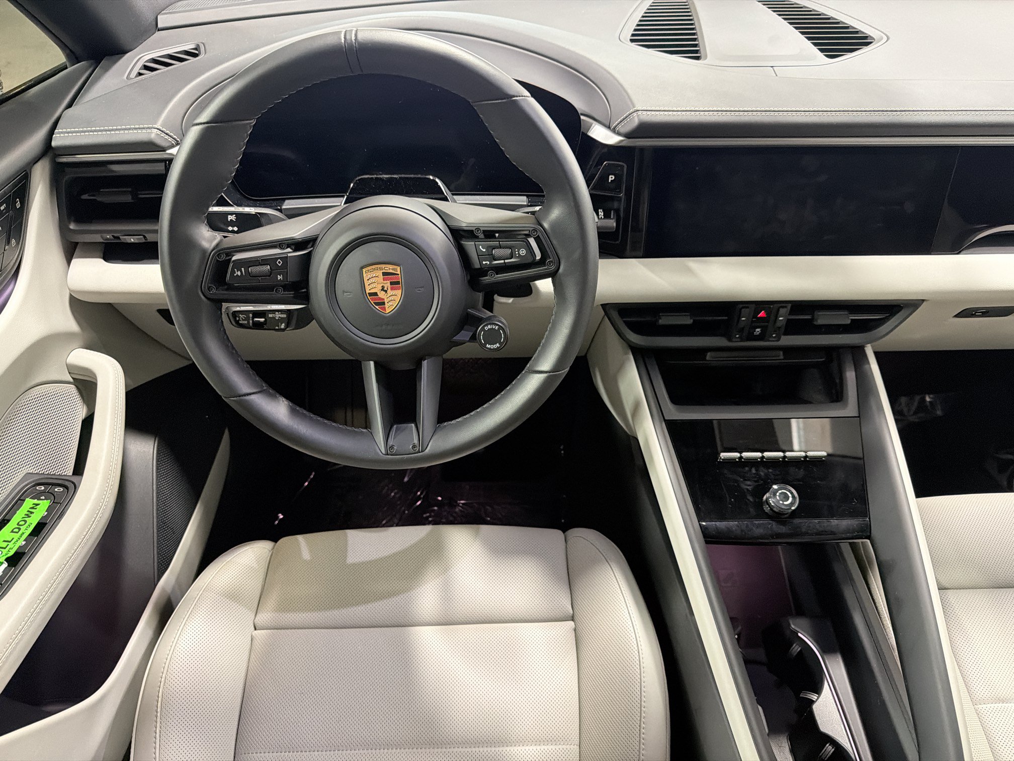Certified 2026 Porsche Macan Electric RWD image 18