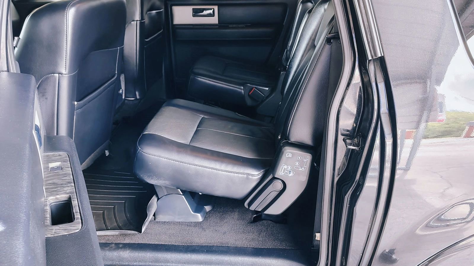Used 2015 Ford Expedition EL Limited w/ Equipment Group 301A AWD/4WD image 15