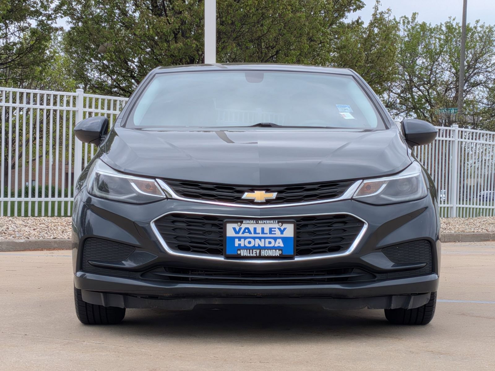Used 2017 Chevrolet Cruze LT FWD image 3