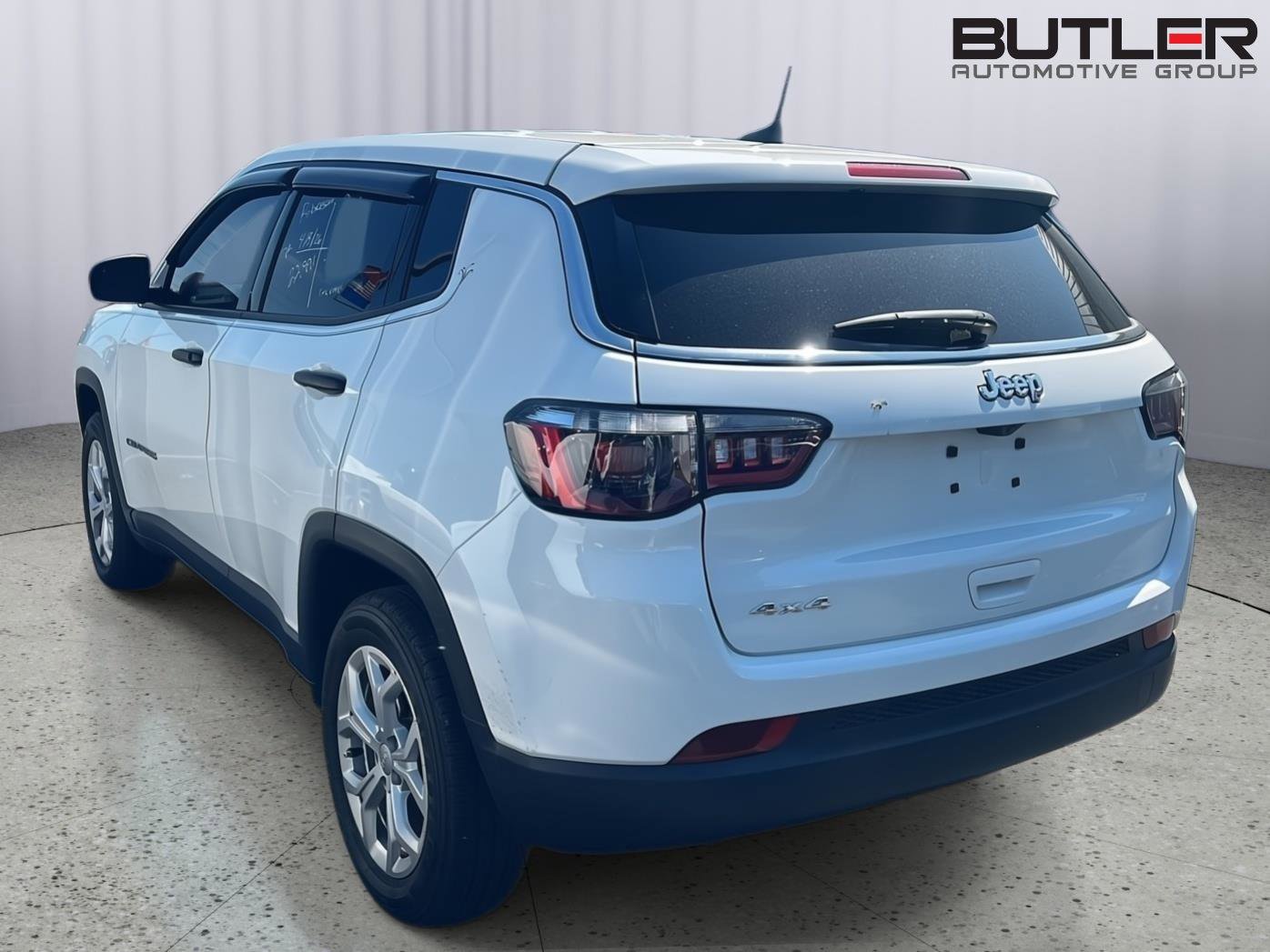 Used 2024 Jeep Compass Sport image 10