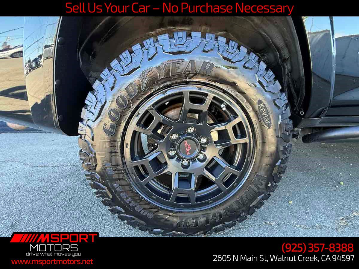 Used 2018 Toyota 4Runner SR5 AWD/4WD image 29